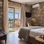 Kedros Milos Suites 아파트호텔