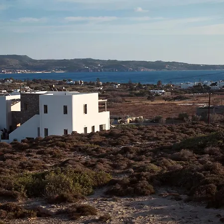 Kedros Milos Suites Aparthotel *