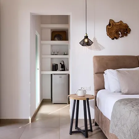Kedros Milos Suites Aparthotel