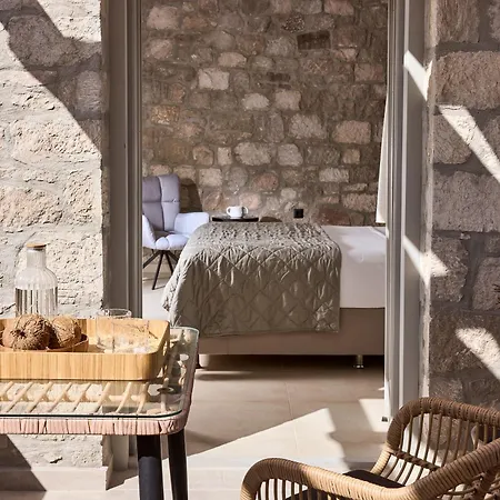 Kedros Milos Suites *