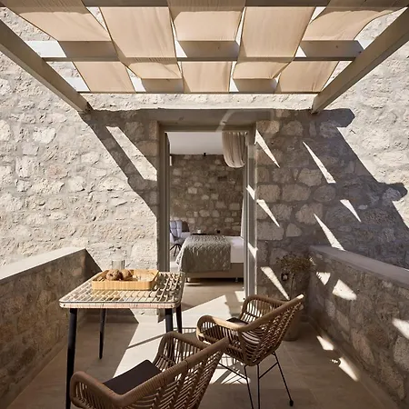 Kedros Milos Suites Aparthotel