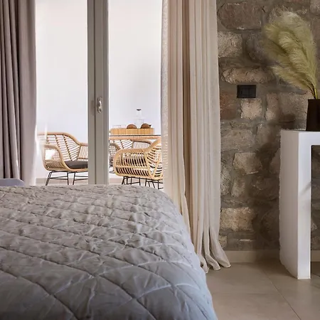 Kedros Milos Suites Aparthotel *