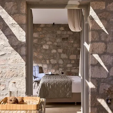 Apartmanhotel Kedros Milos 4*
