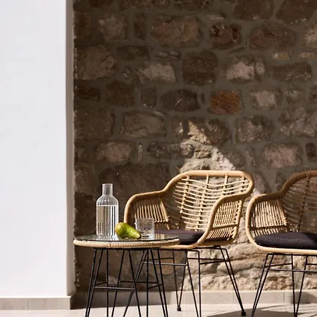 Kedros Milos Suites Aparthotel *