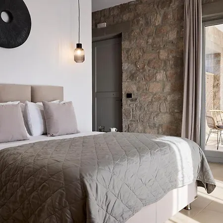 Kedros Milos Suites Aparthotel
