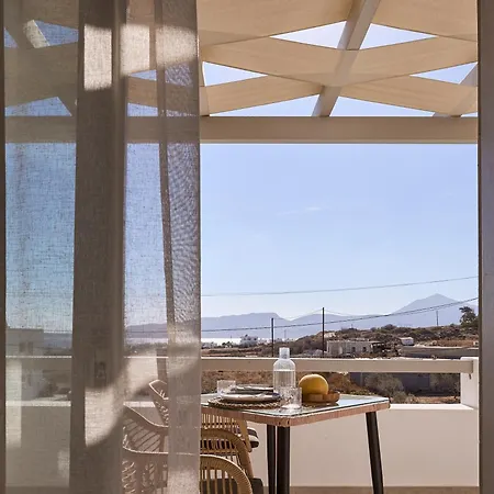 Kedros Milos Suites Aparthotel *